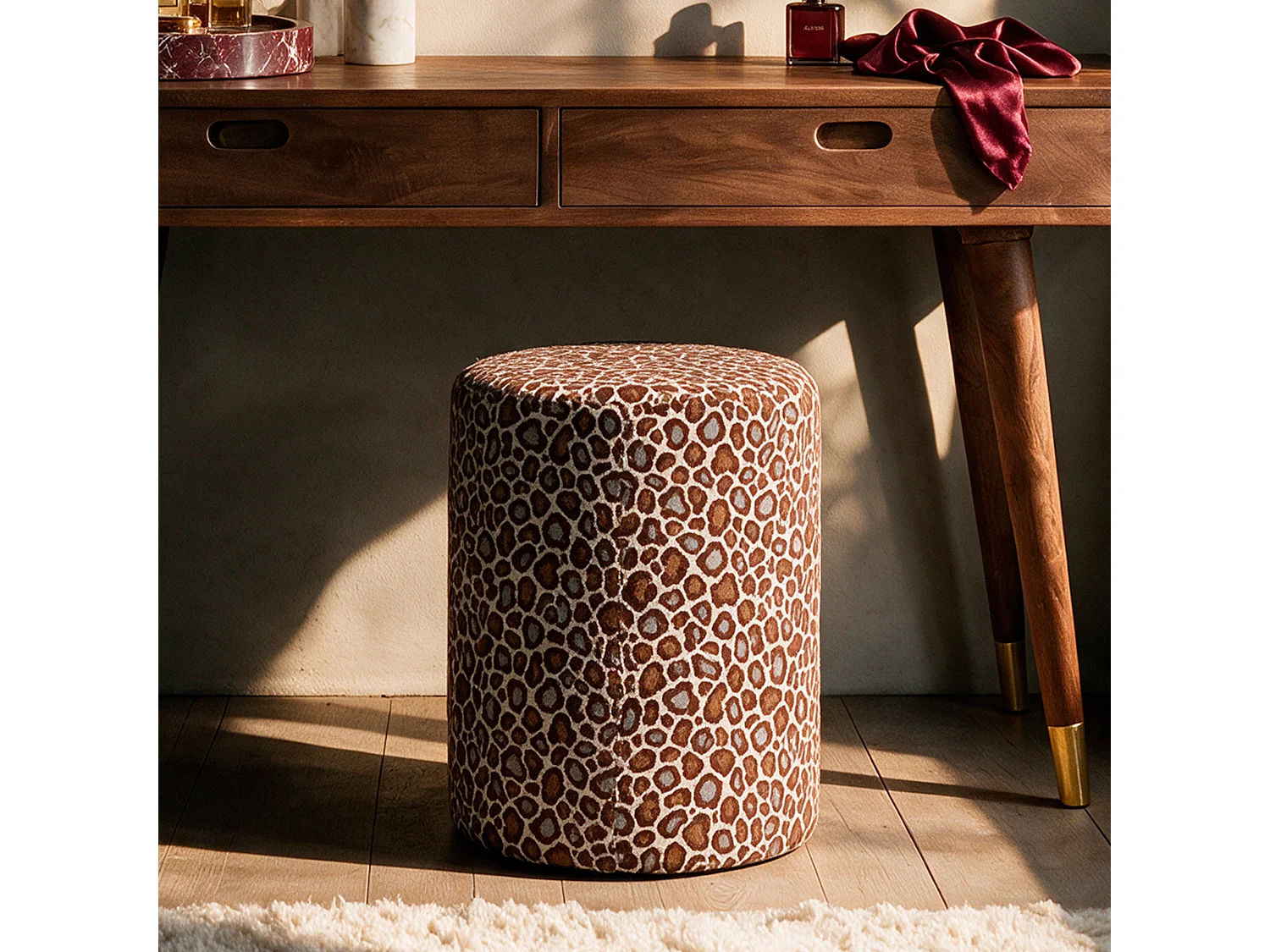 Pouf rond en tissu motif léopard bordeaux - Lily