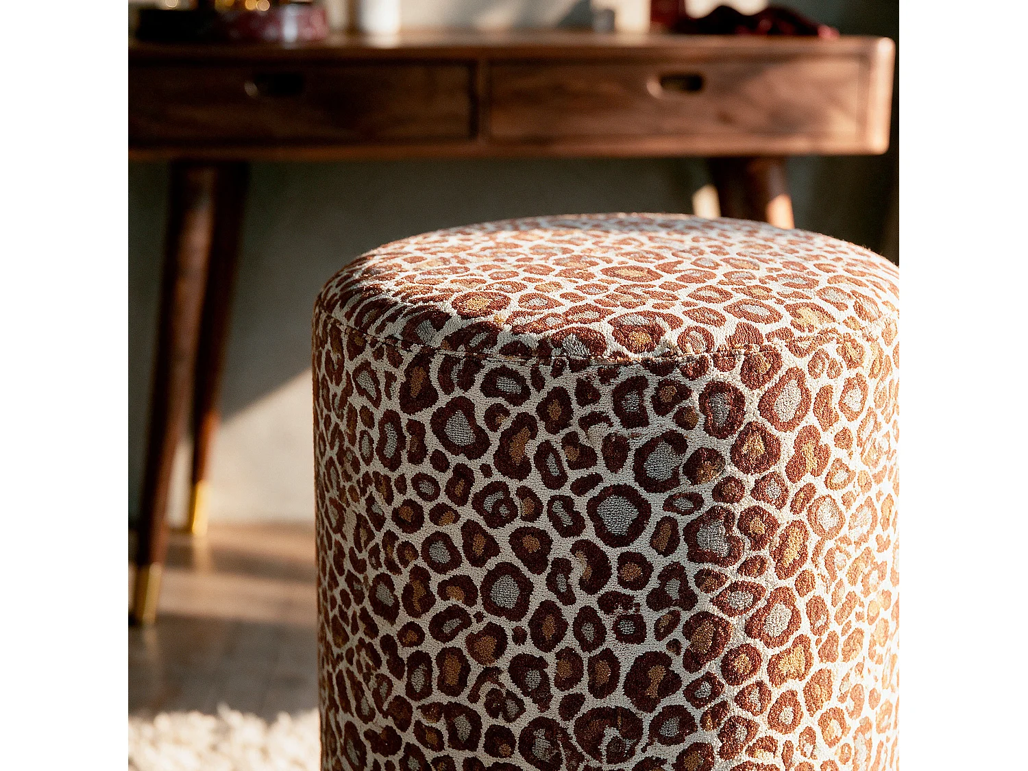 Pouf rond en tissu motif léopard bordeaux - Lily