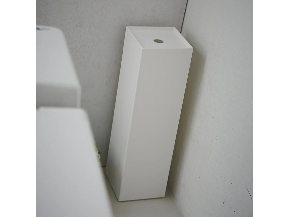 Portarrollos de papel higiénico de metal - H38,5 cm, Capacidad para 3 Rollos, Blanco o Negro, Almacenamiento Oculto