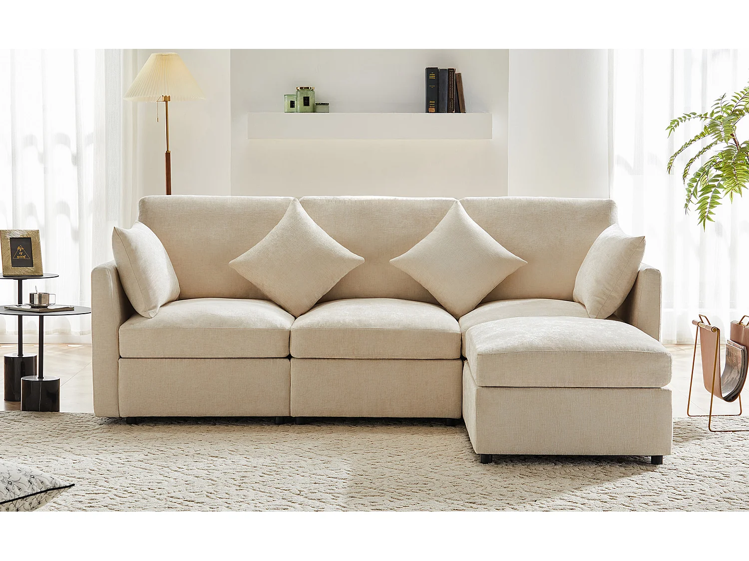 Canapé d’angle modulable beige avec pouf mobile pour salon