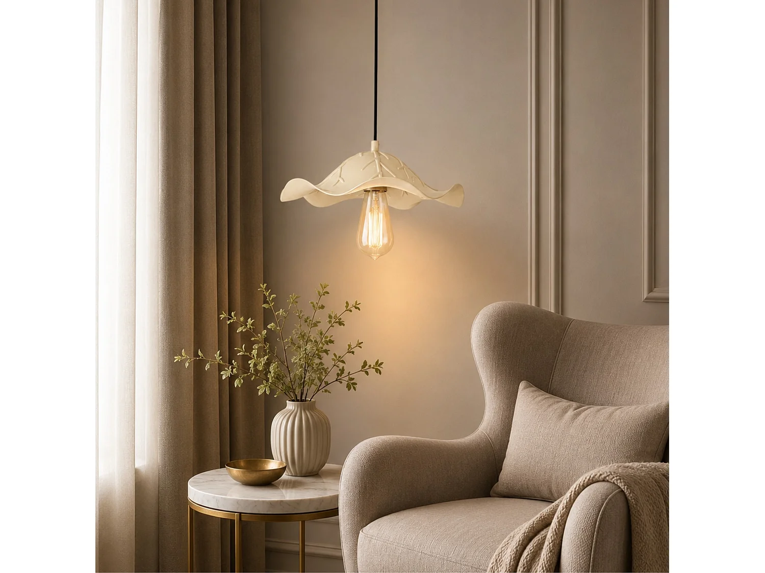 Beige Metall Pendel Ljuskrona "Liana" - 29 x 29 cm - Elegant Belysningsarmatur