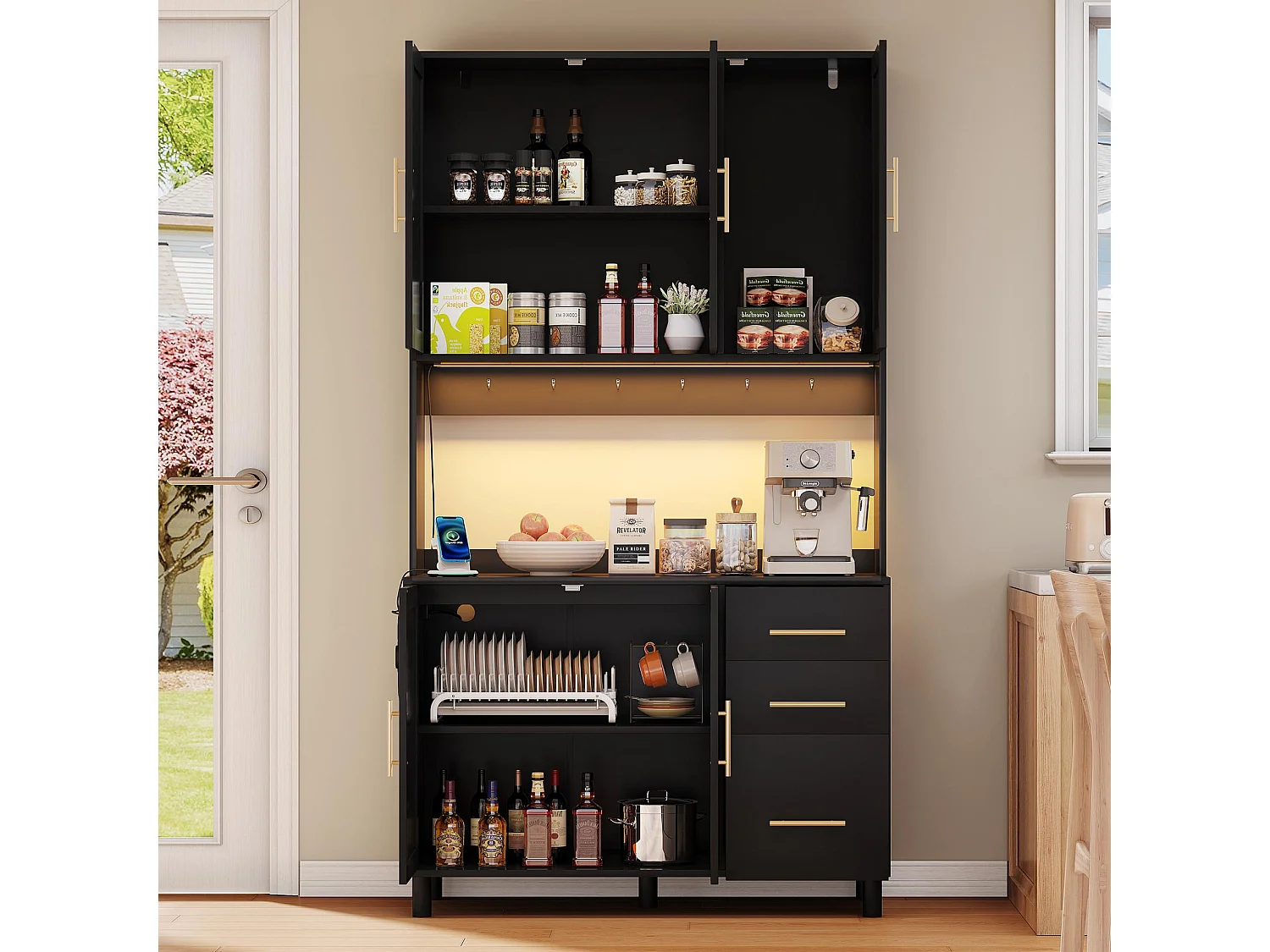 Rattan Dressoir met Multikleur LED, USB, Stopcontacten, 3 Lades, Verstelbare Planken en Gouden Metalen Handvatten – Ideaal voor Keuken en Eetkamer