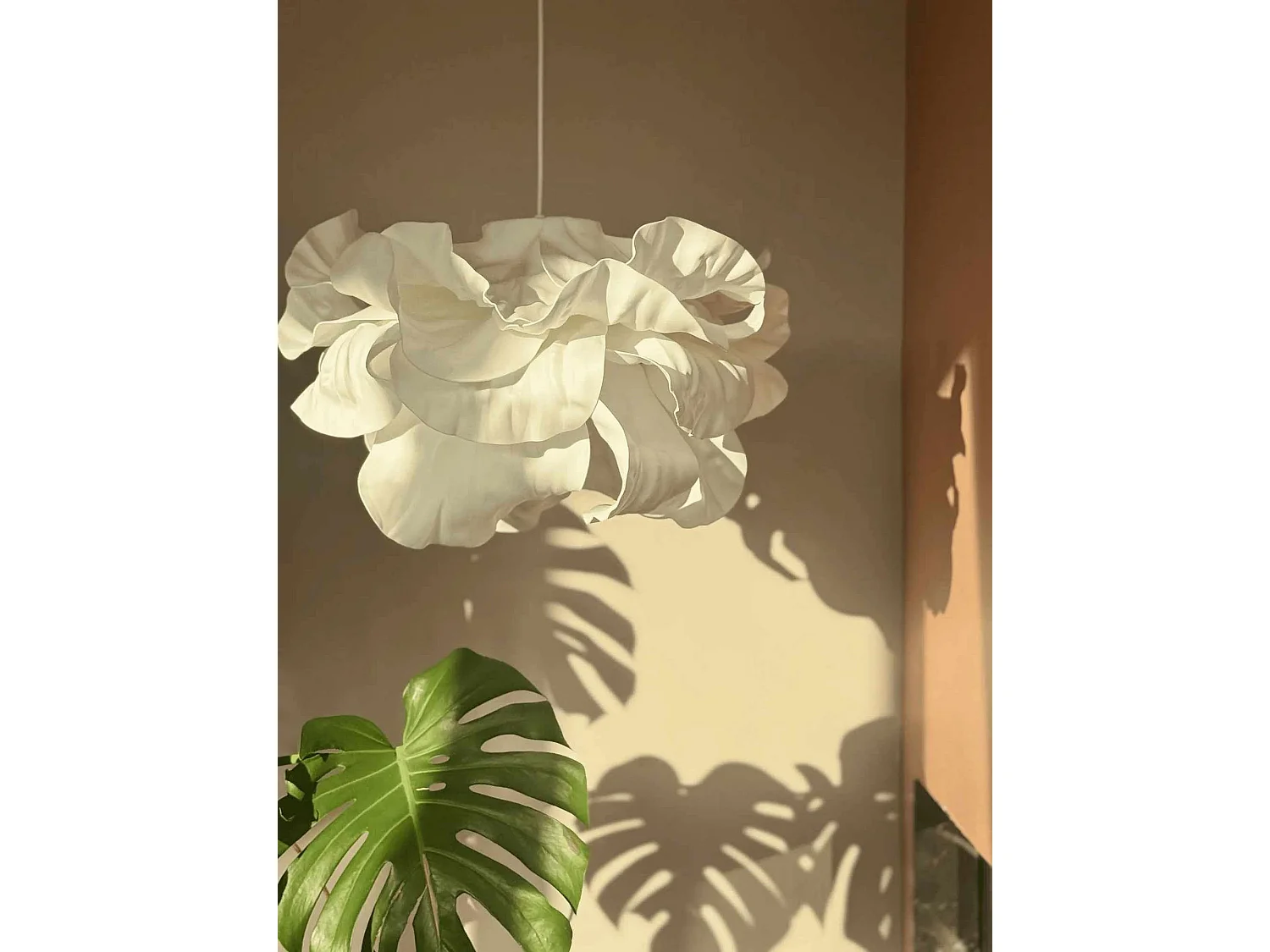 "MOD0007" Vit Plastkrona - 48 x 48 cm - Hängande Lampa