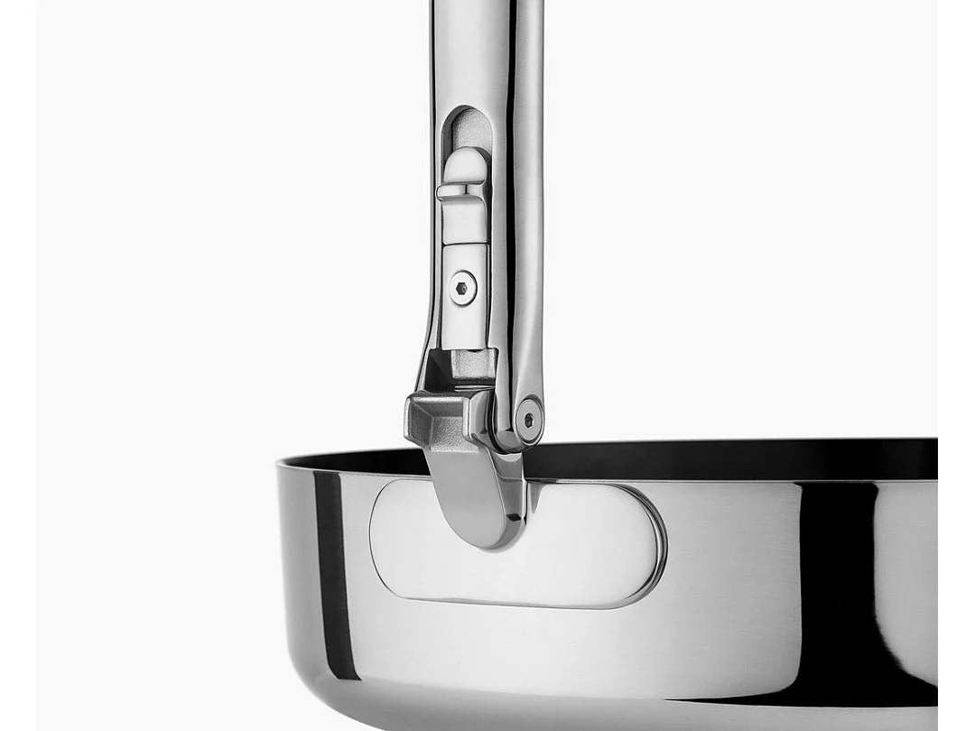 Conjunto de 2 frigideiras Joseph Joseph Space Steel em aço inox, antiaderente, com alças dobráveis e design que economiza espaço.