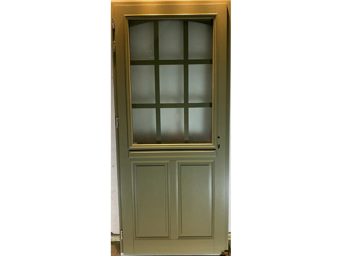 Puerta de entrada de madera con cristalera Andore verde gris oliva, H.215xL.80 cm, lado de la tabla derecha, pomo, cilindro, GD MENUISERIES sin manilla