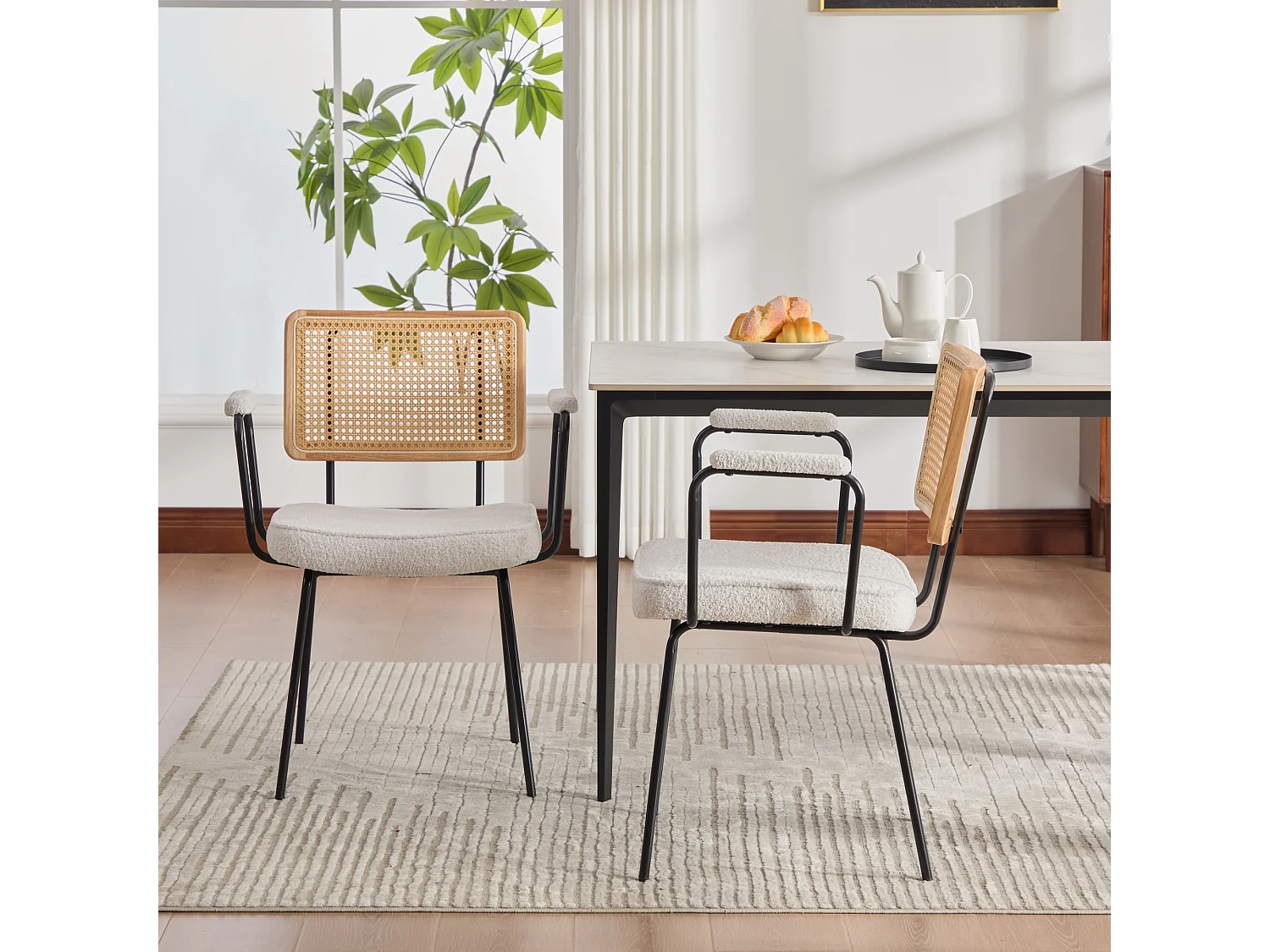 Lot de 2 chaises avec accoudoirs rembourrage en chenille cadre en bois massif au dossier effet rotin et pieds métalliques réglables couleur ivoire - Sweiko
