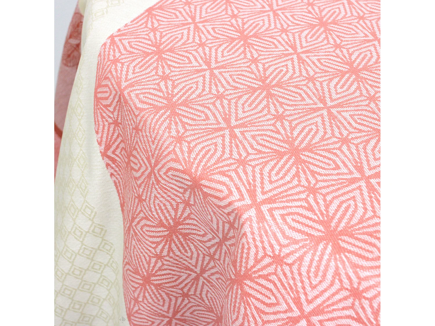 Nappe ovale 170x300 cm Jacquard coton + enduction acrylique CHARLESTON rouge Corail