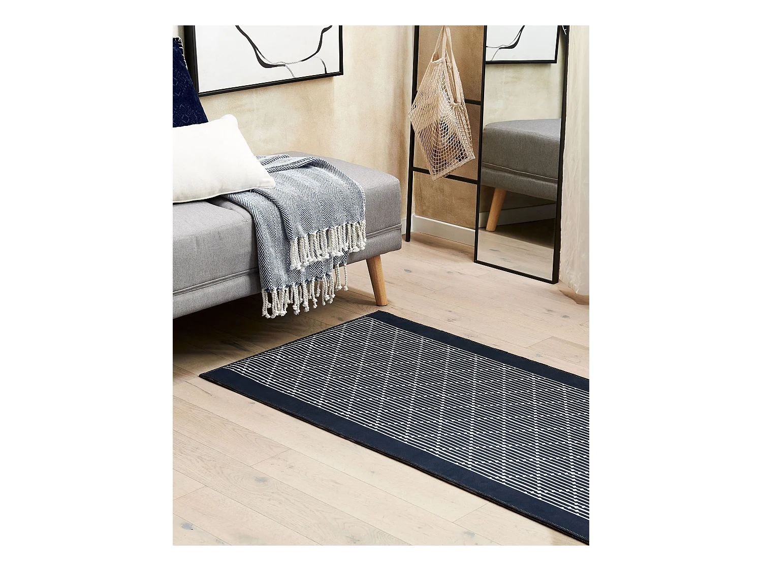 Tappeto blu e bianco 80 x 200 cm CHARVAD