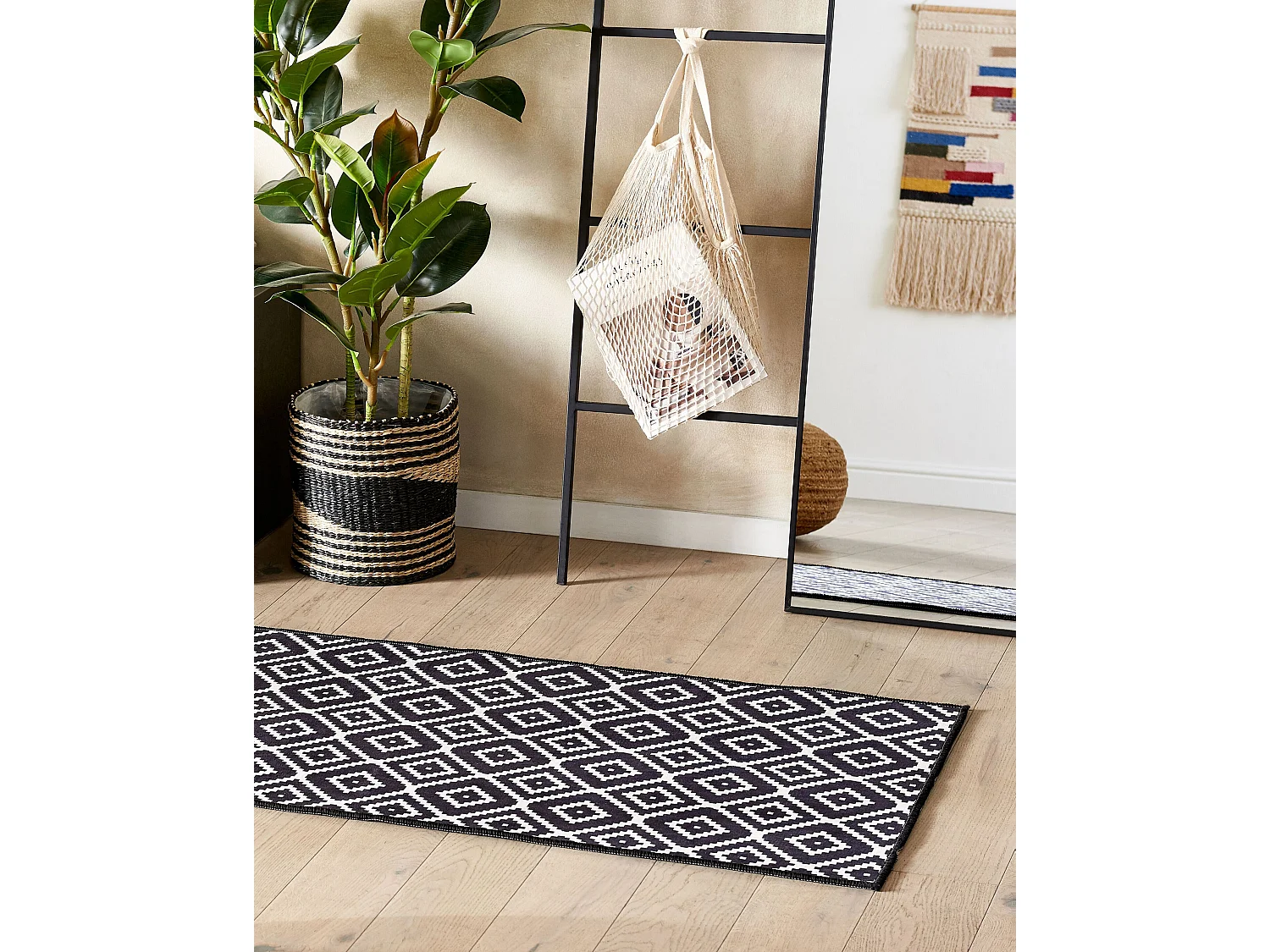 Vloerkleed zwart en wit 60 x 200 cm KARUNGAL