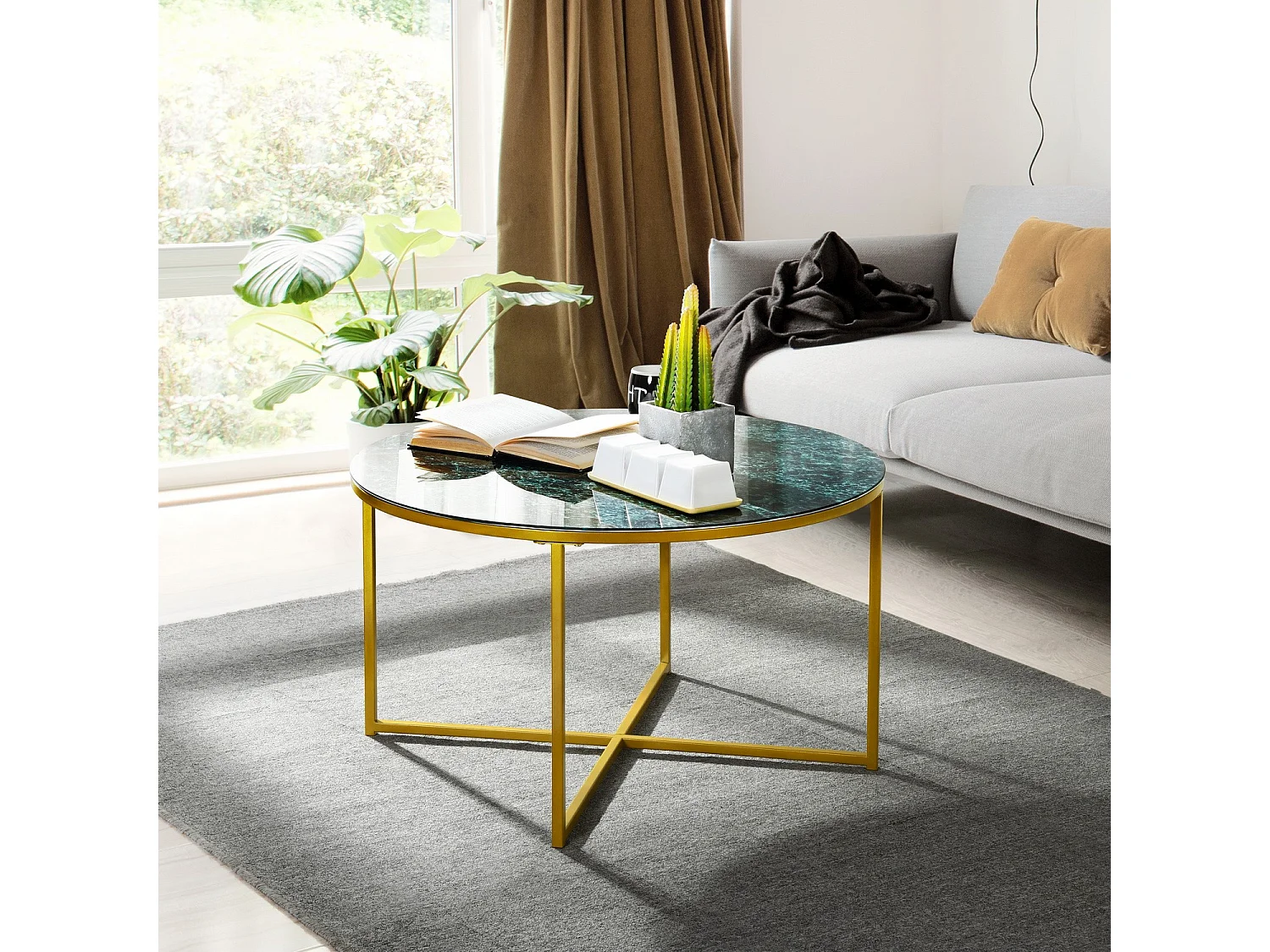 Table basse ronde en verre vert et métal dorée INMA GREEN