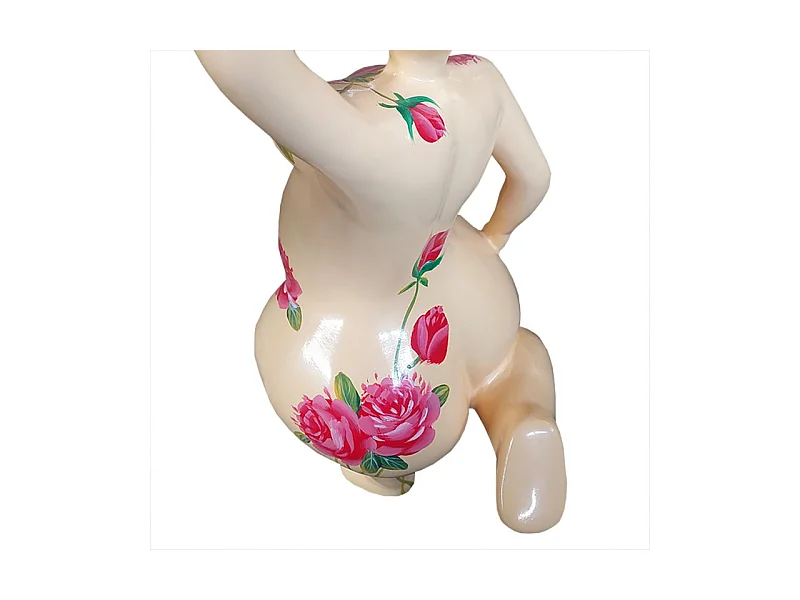Statue femme jambe pliée beige avec fleurs roses H60 cm - LADY ROSE
