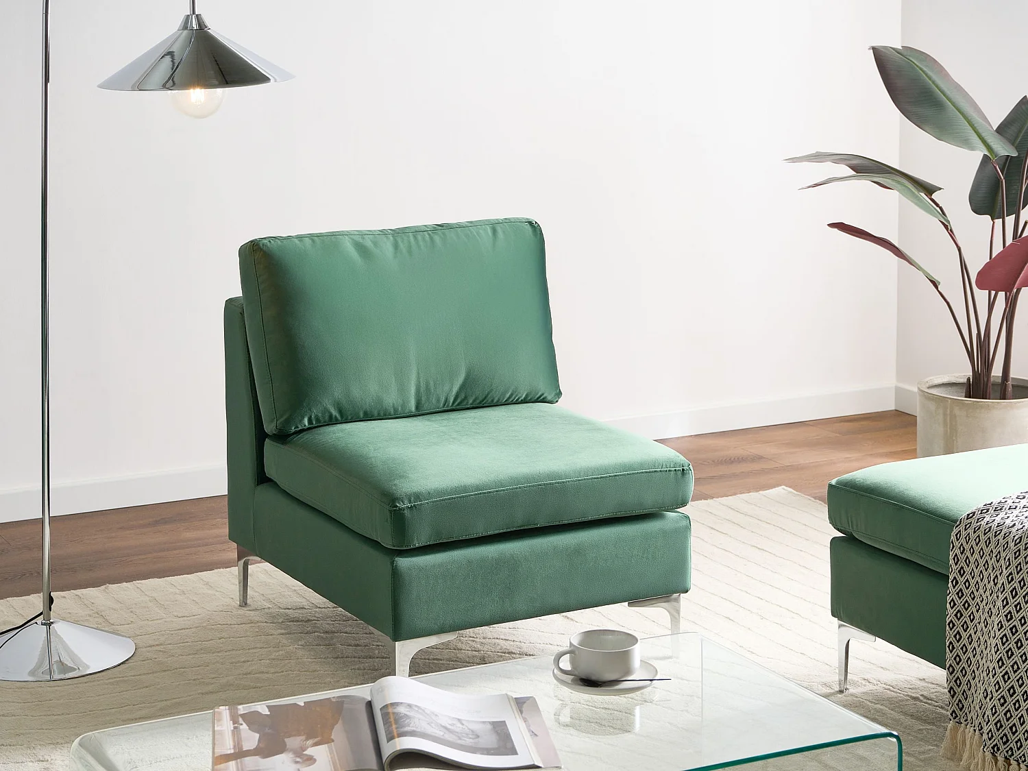 Mittelstück aus Samtstoff Grün mit Rückenlehne Metallgestell Glamour Evja