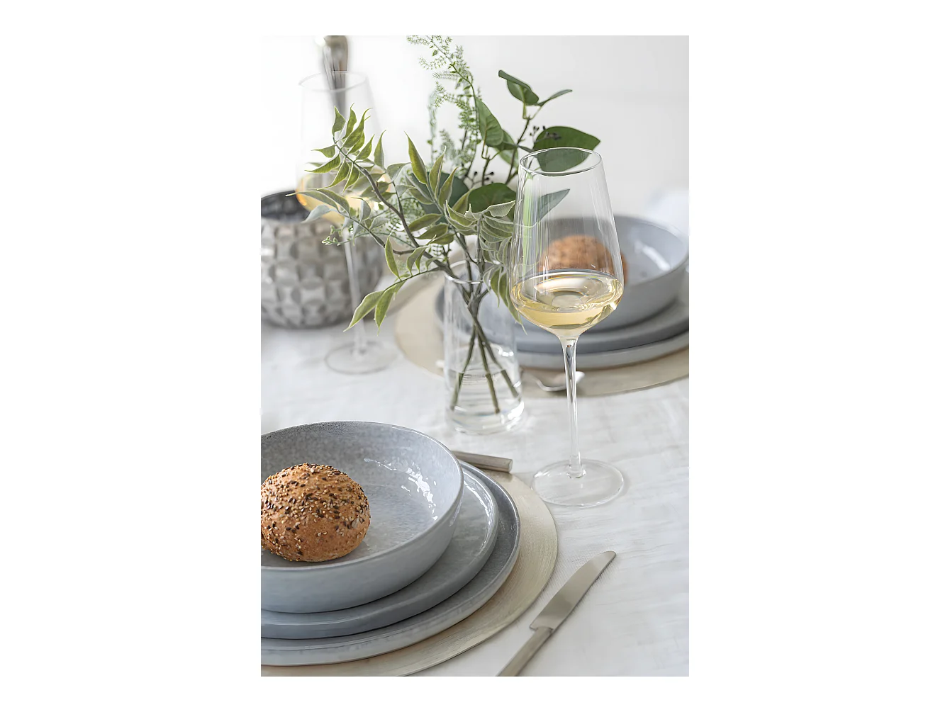 Jarrón con decoración vegetal artificial de plástico verde de 20x20x32 cm