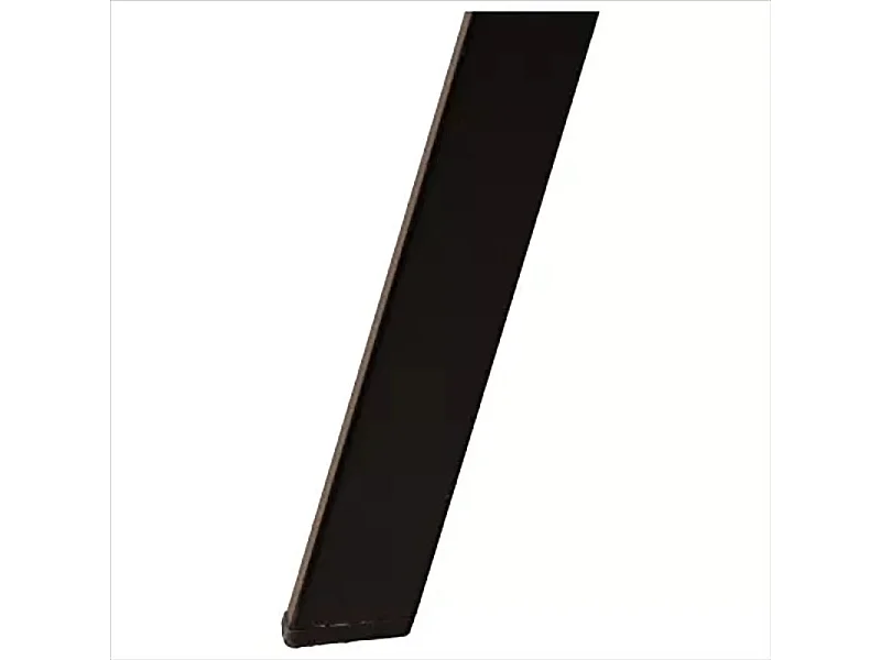 Chaise en simili marron pieds métal noir