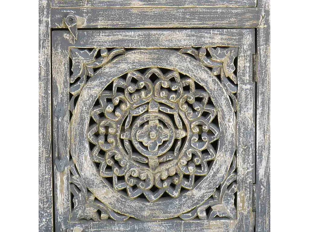 Table de chevet en bois avec finition artisanale, dimensions 60x40x70 cm.