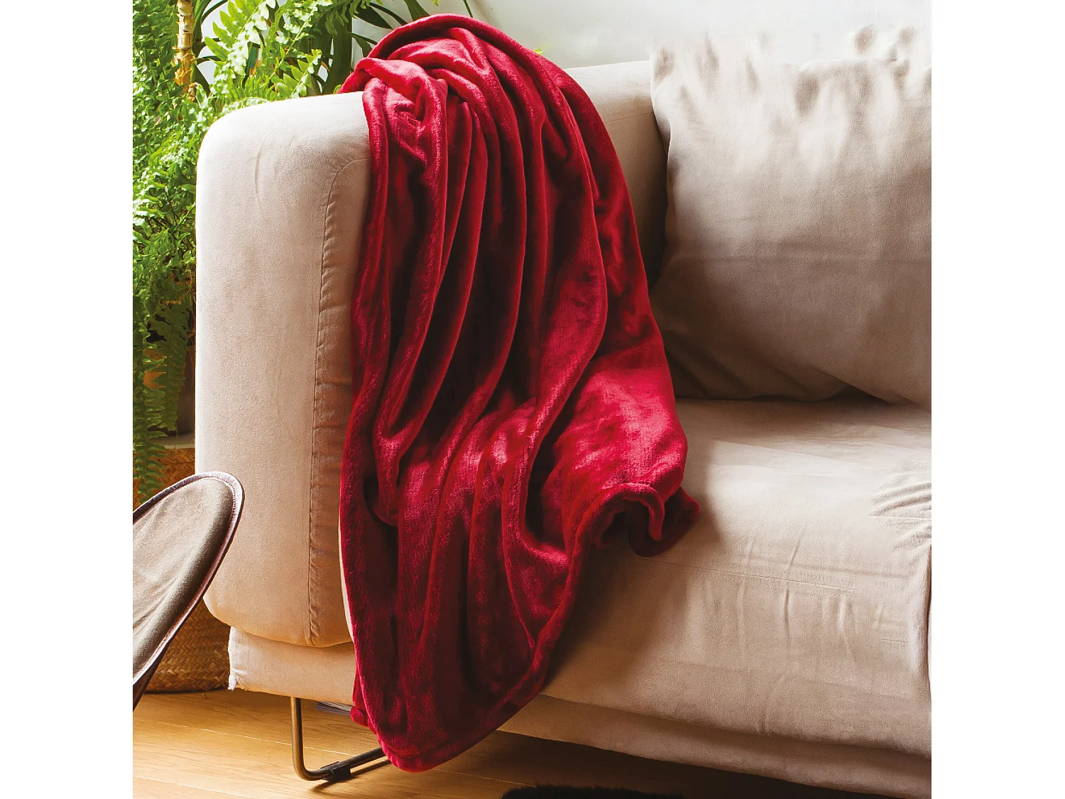 Plaid polaire 150x200 cm microvelours 100% Polyester 280 g/m2 VELVET rouge Lipstick