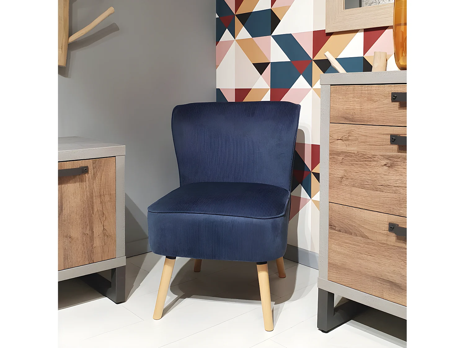 Petit fauteuil bas velours côtelé bleu inspiration crapaud - NATSU