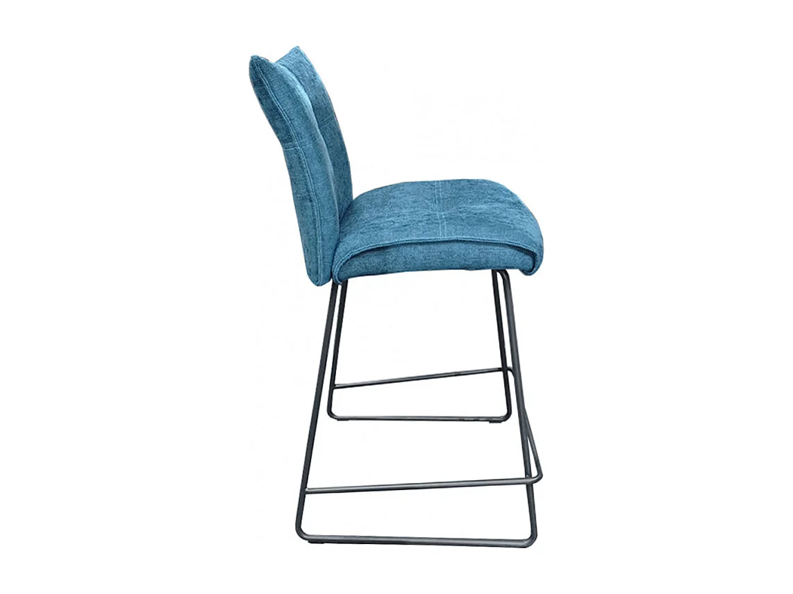 Chaise de bar en tissu bleu avec piètement en métal noir mat - LUCKY