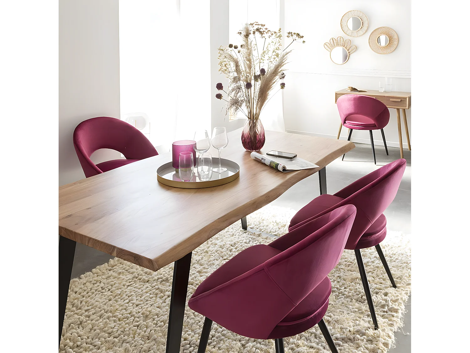 Lote de 2 sillas estilo sillón en terciopelo rosa frambuesa Elouan para un interior escandinavo cómodo y elegante