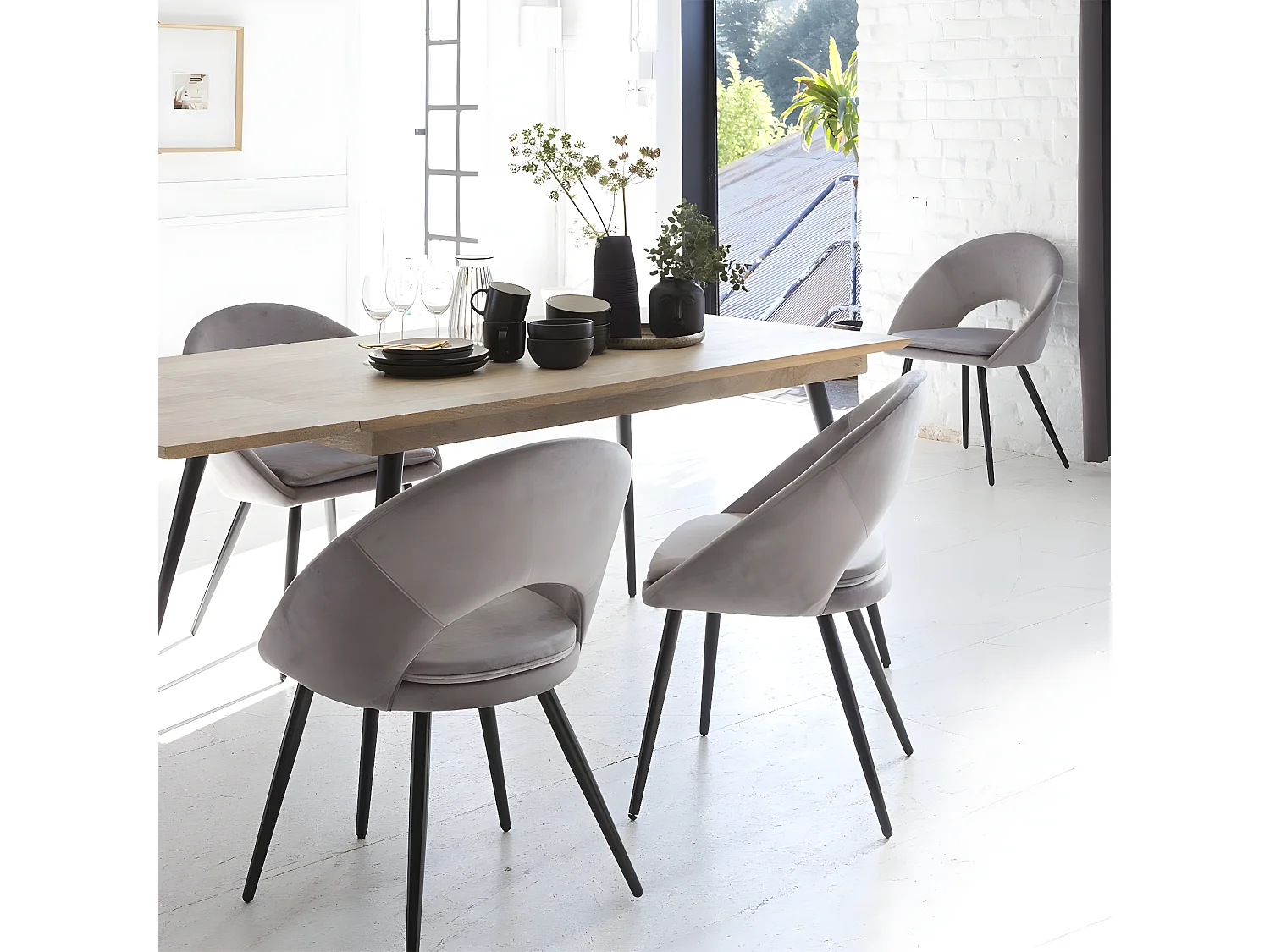 Juego de 2 sillas estilo sillón en terciopelo gris ratón Elouan, diseño escandinavo con cojín acolchado y patas de metal negro.