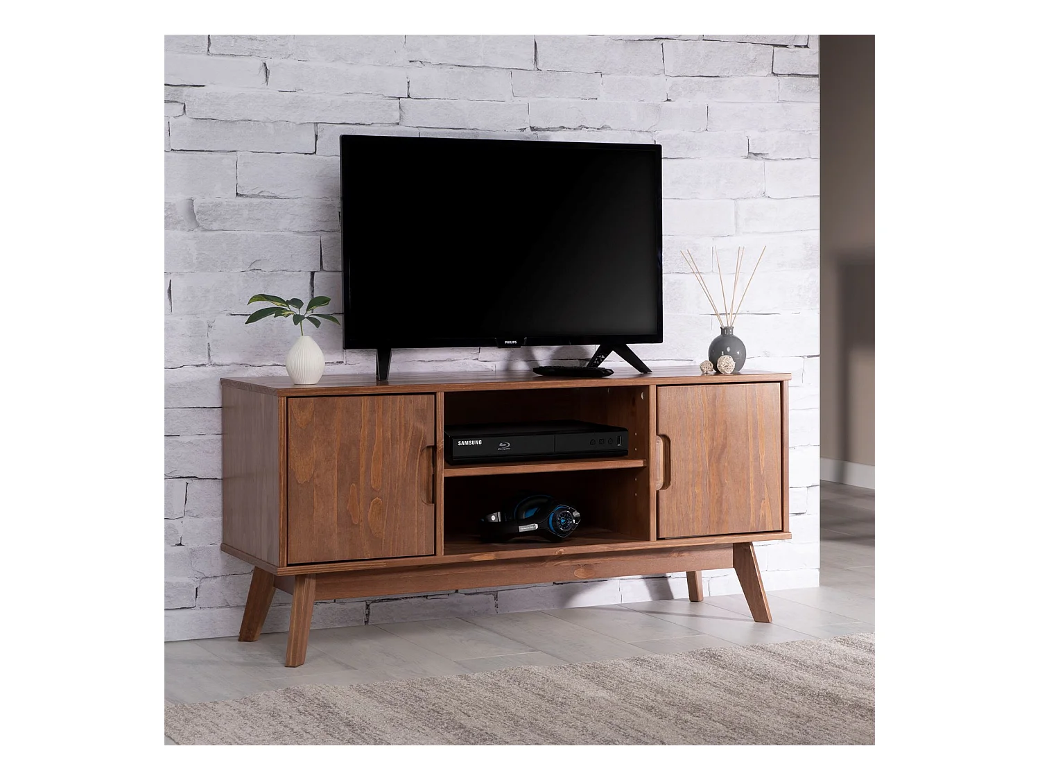 Meuble TV TIVOLI banc télé de 114 cm design vintage scandinave nordique 2 portes et 2 niches, en pin massif lasuré brun foncé