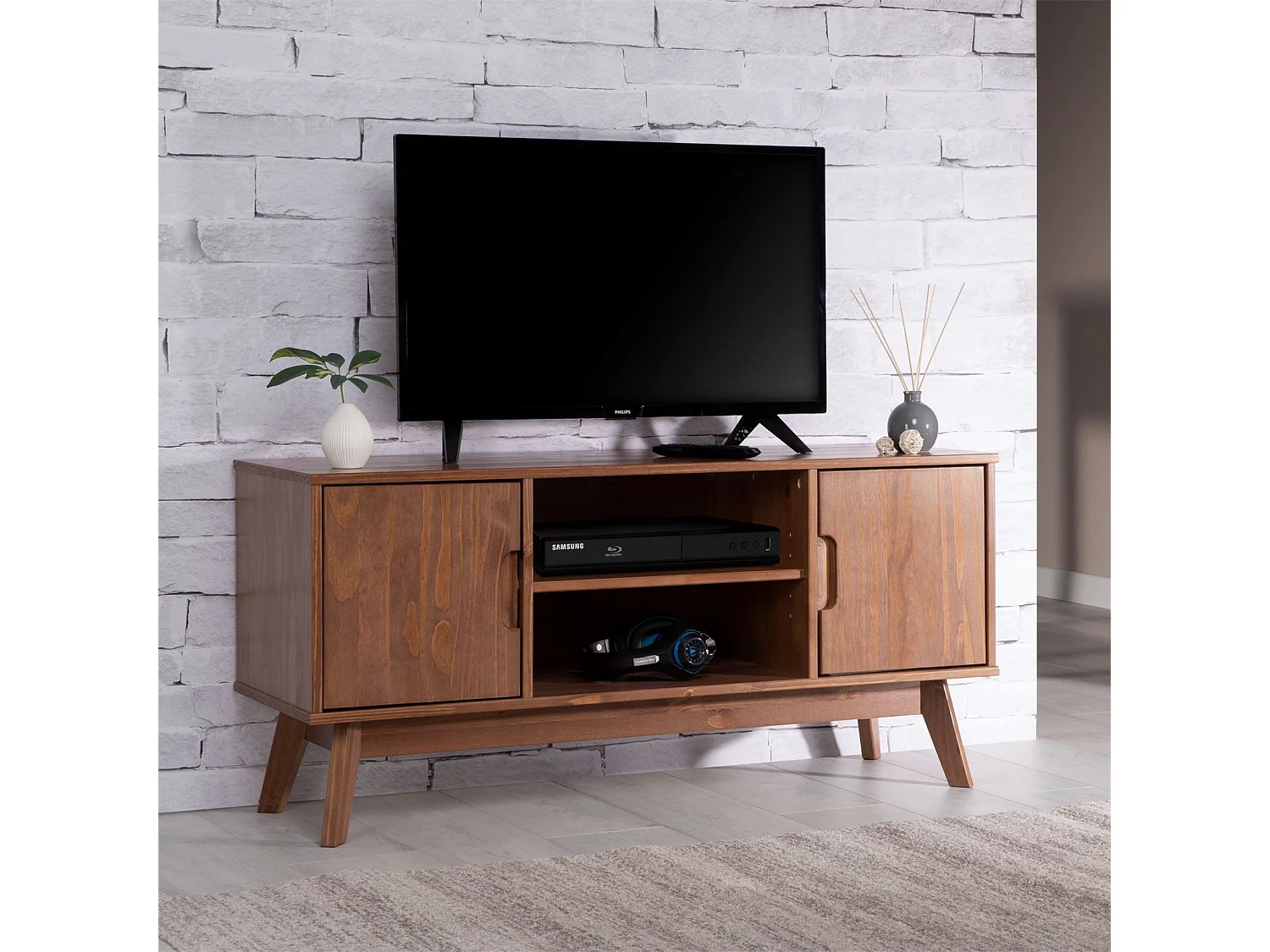 Meuble TV TIVOLI banc télé de 114 cm design vintage scandinave nordique 2 portes et 2 niches, en pin massif lasuré brun foncé