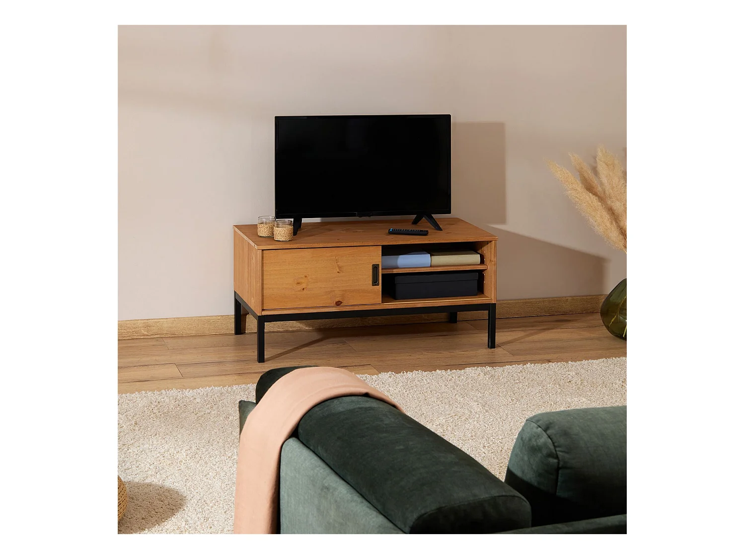 Meuble TV SELMA banc télé de 98 cm au style industriel design vintage avec 1 porte coulissante, en pin massif teinté brun clair