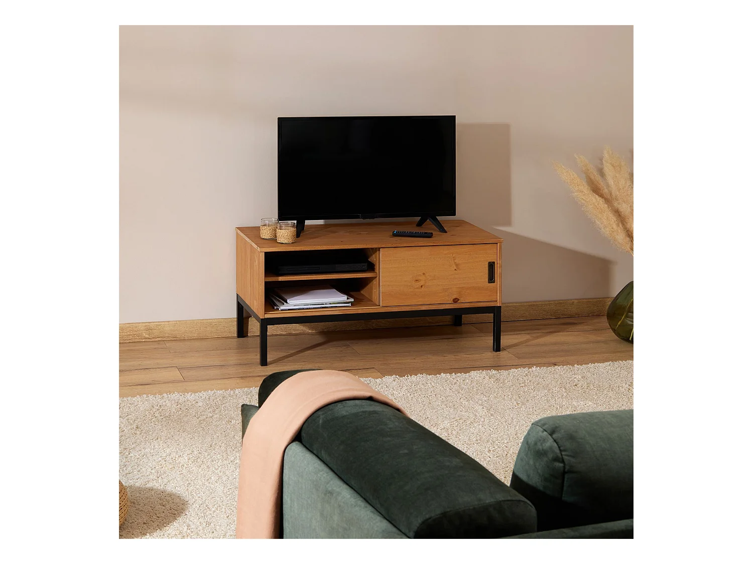 Meuble TV SELMA banc télé de 98 cm au style industriel design vintage avec 1 porte coulissante, en pin massif teinté brun clair