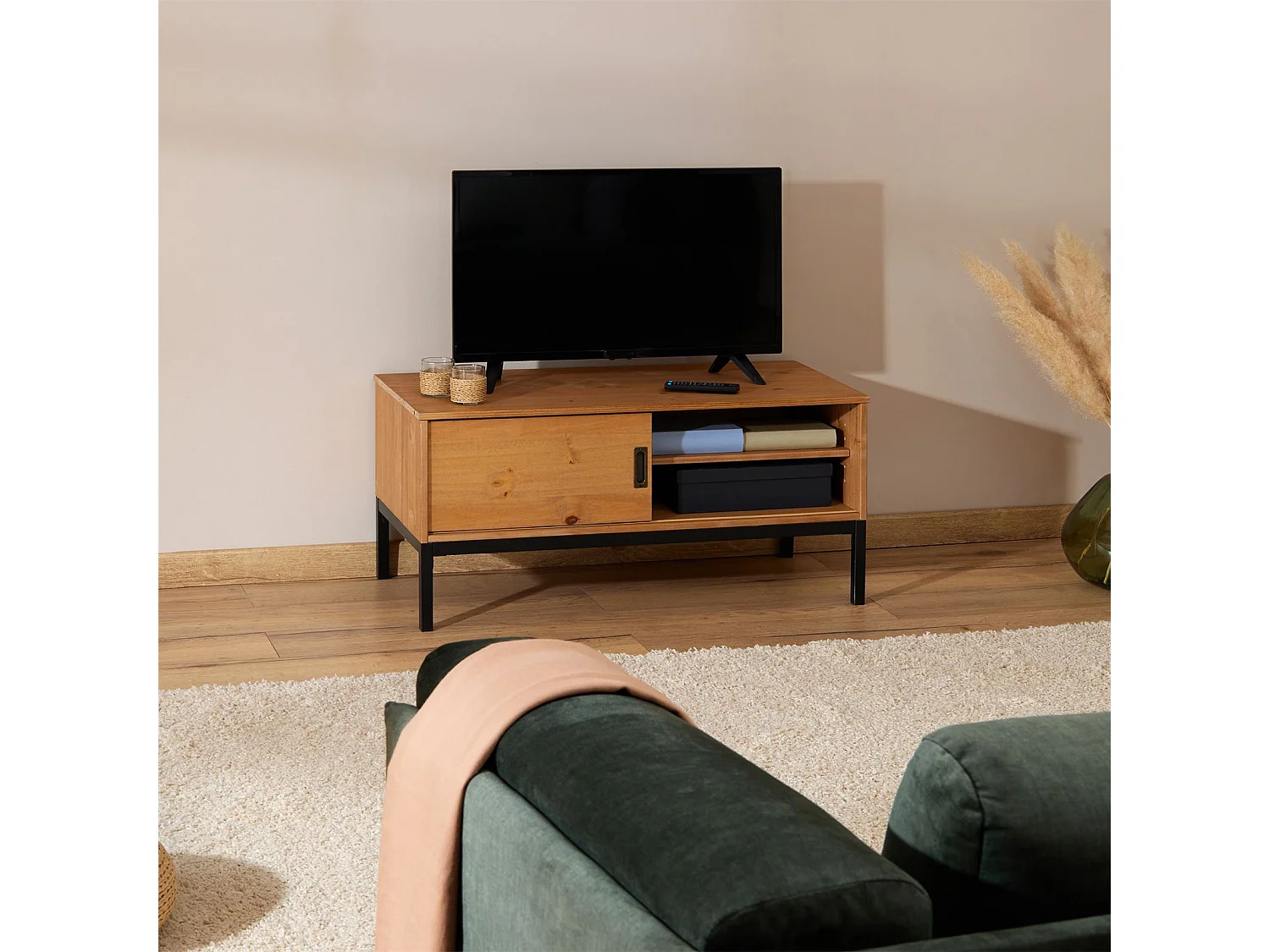 Meuble TV SELMA banc télé de 98 cm au style industriel design vintage avec 1 porte coulissante, en pin massif teinté brun clair