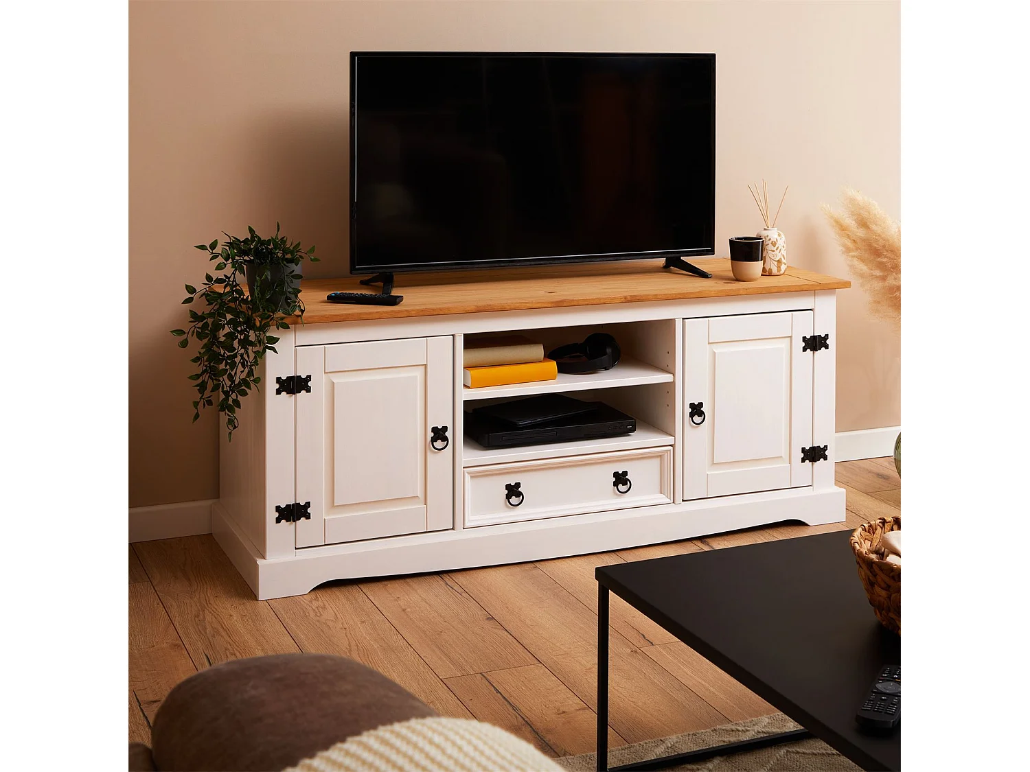 Meuble TV TEQUILA de 140 cm en bois style mexicain avec 1 tiroir 2 niches et 2 portes, en pin massif lasuré blanc et brun