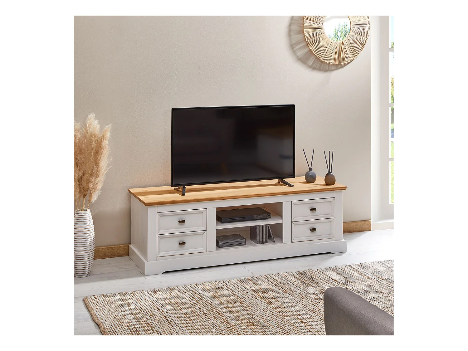 Meuble TV KENT L 144 cm en bois massif blanc et brun avec rangement 4 tiroirs et 2 niches pour télévision jusqu'à 60"