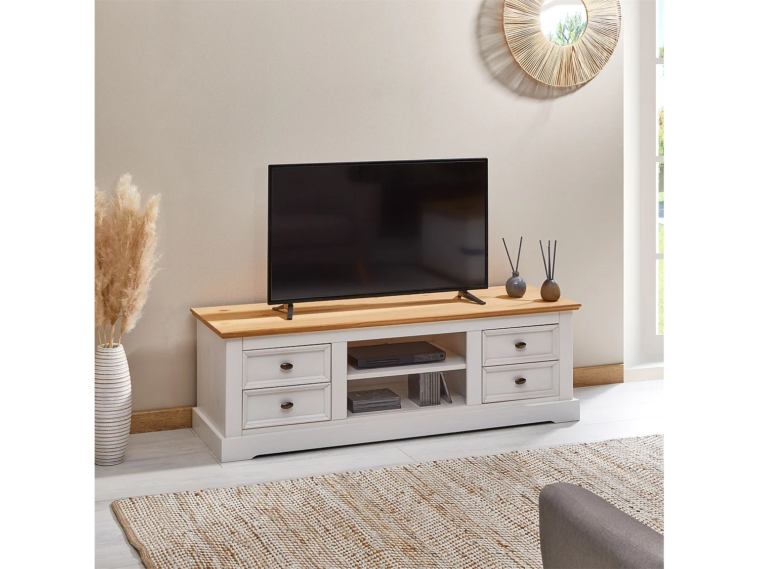 Meuble TV KENT L 144 cm en bois massif blanc et brun avec rangement 4 tiroirs et 2 niches pour télévision jusqu'à 60"