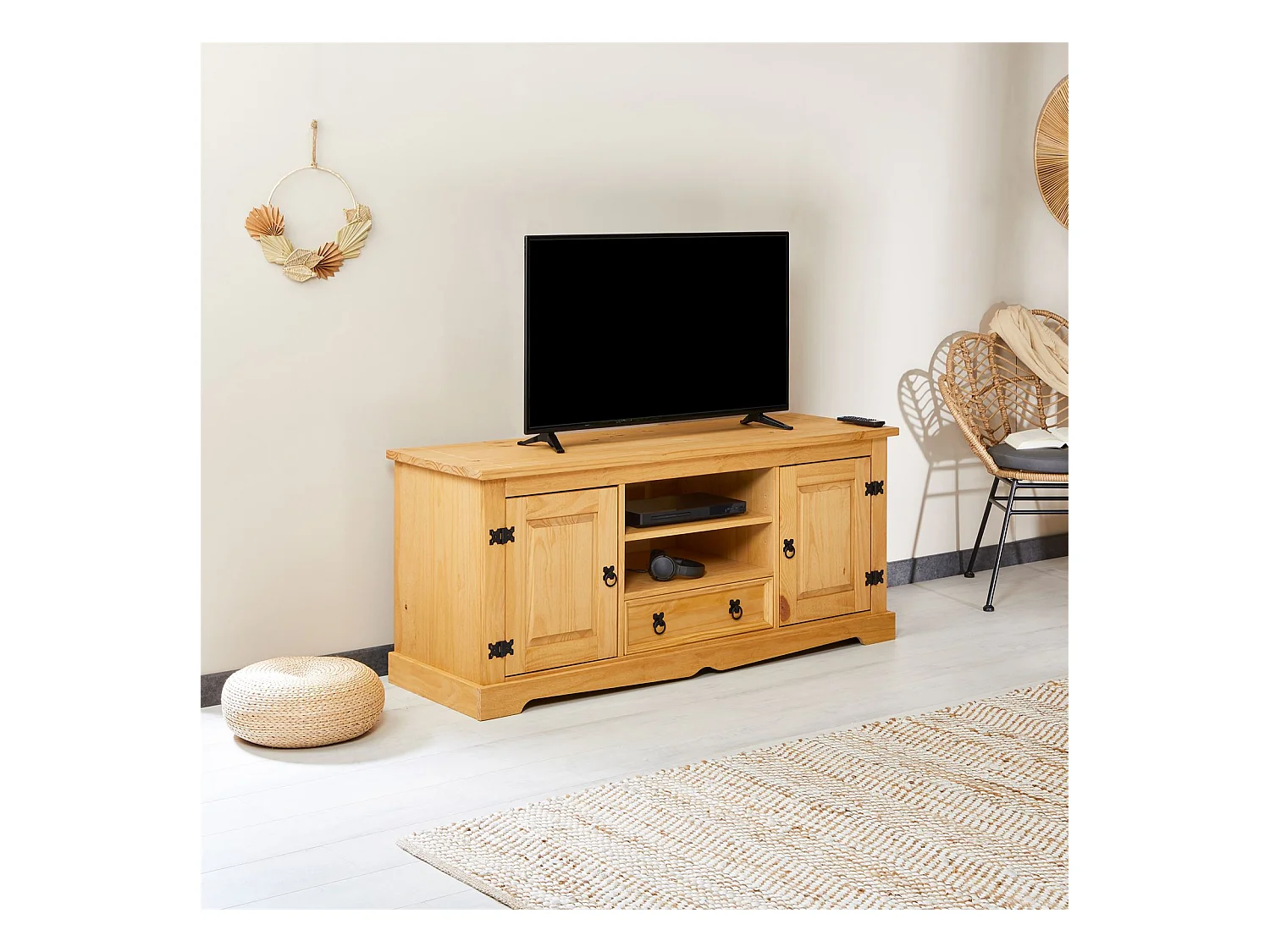 Meuble TV TEQUILA banc télé de 140 cm style mexicain avec 1 tiroir 2 niches et 2 portes, en pin massif finition teintée/cirée