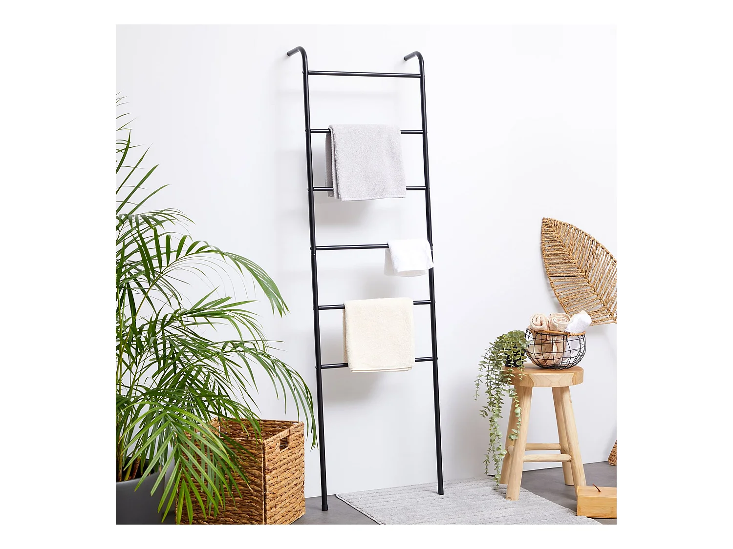 Echelle MORBIO porte-serviette échelle de décoration avec 6 barreaux, en métal laqué noir