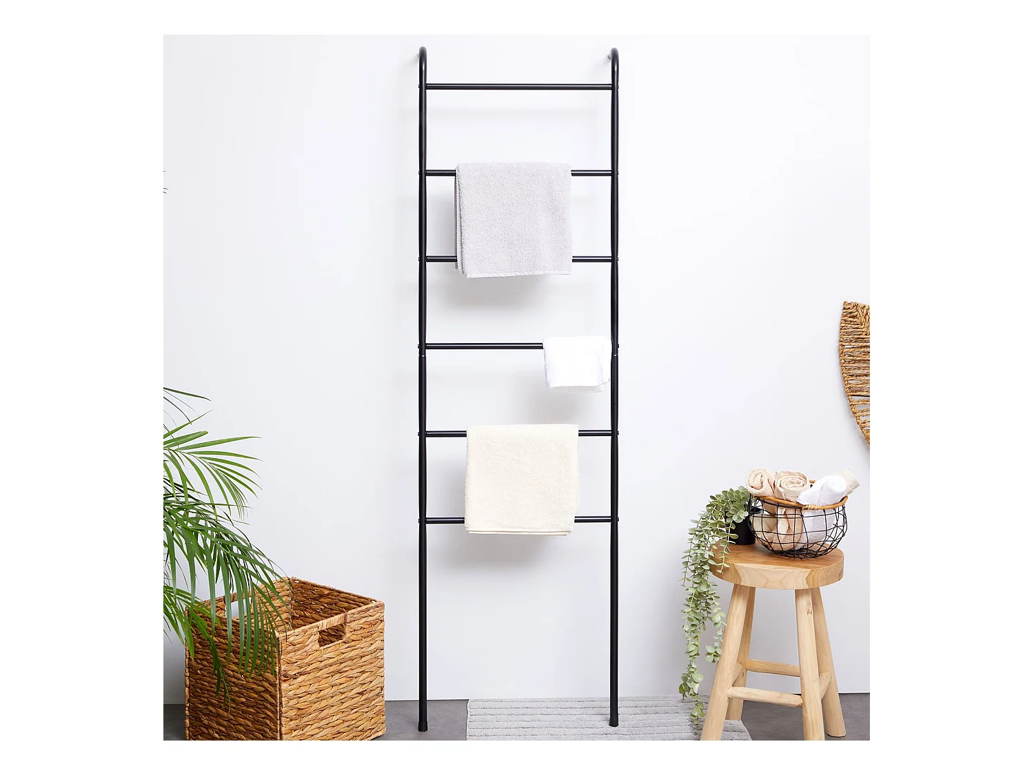 Echelle MORBIO porte-serviette échelle de décoration avec 6 barreaux, en métal laqué noir