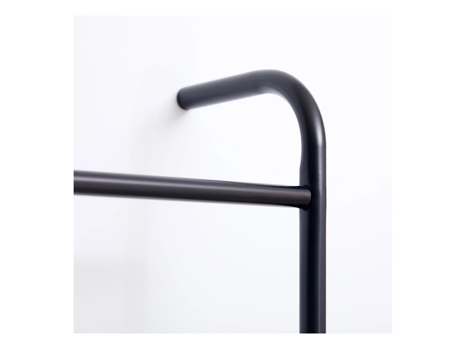 Echelle MORBIO porte-serviette échelle de décoration avec 6 barreaux, en métal laqué noir