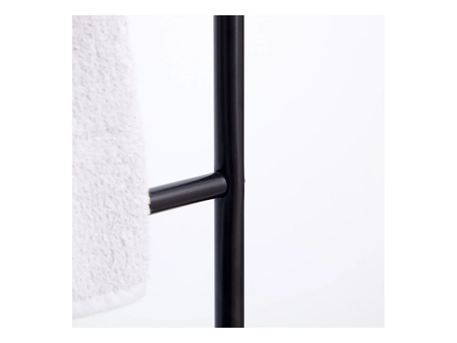 Echelle MORBIO porte-serviette échelle de décoration avec 6 barreaux, en métal laqué noir