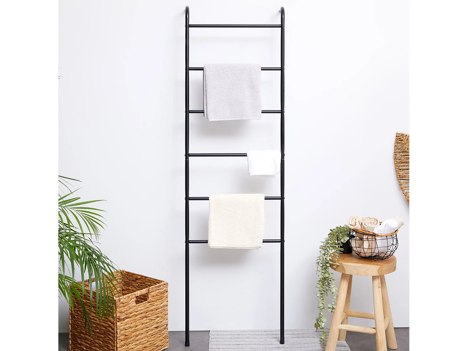 Echelle MORBIO porte-serviette échelle de décoration avec 6 barreaux, en métal laqué noir