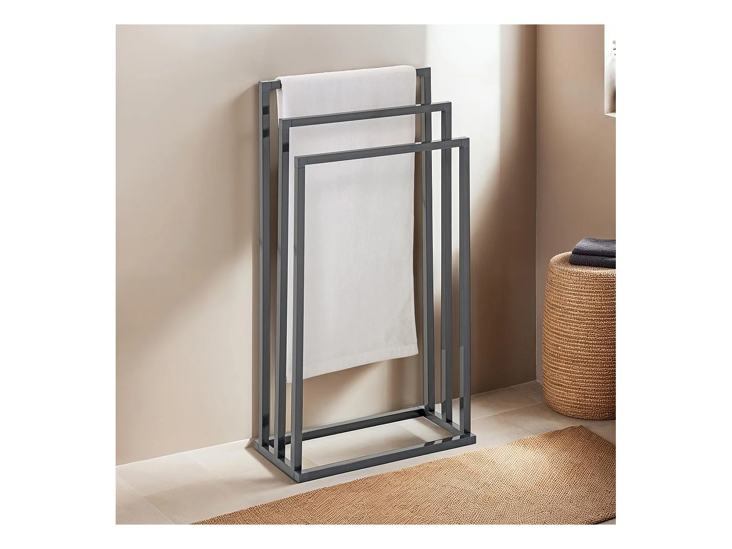 Porte-serviettes sur pied KUNO portant pour vêtements et linge de salle de bain avec 3 niveaux d'étendage, structure en métal gris