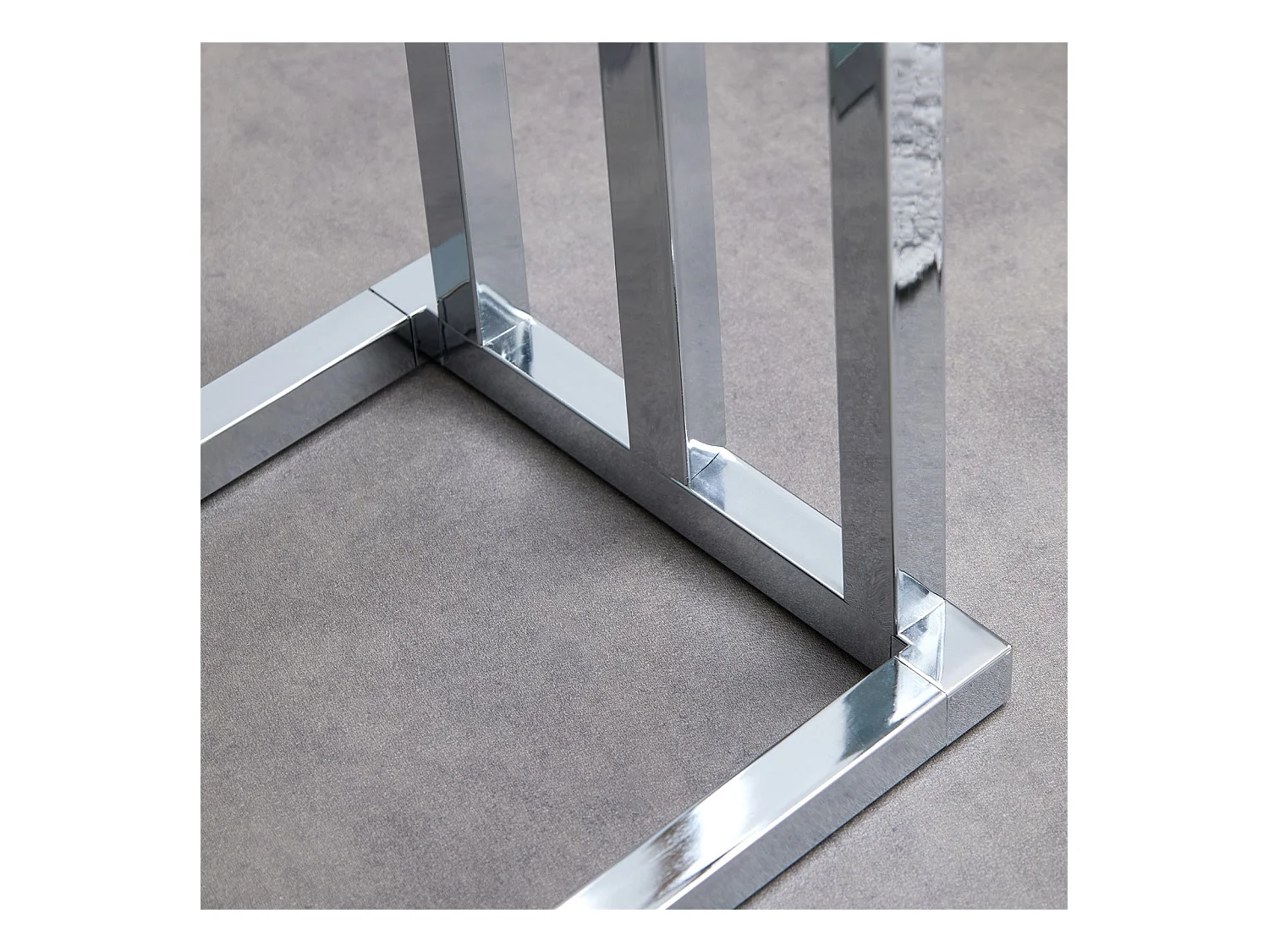 Porte-serviettes sur pied EDOARDO portant pour linge de bain ou vêtements avec 3 tringles, en métal chromé et bois  blanc