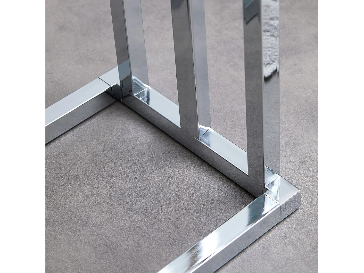 Porte-serviettes sur pied EDOARDO portant pour linge de bain ou vêtements avec 3 tringles, en métal chromé et bois  blanc