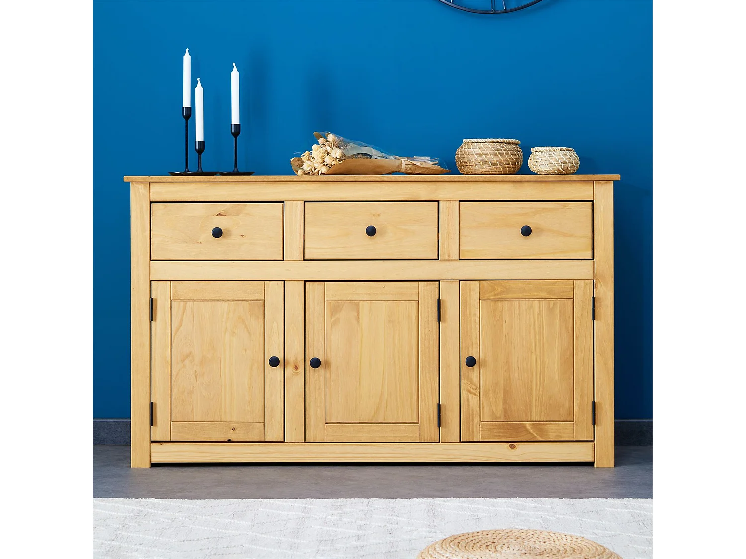 Buffet salle à manger CANCUN L 135 cm en bois massif finition laquée avec 3 portes et 3 tiroirs meuble de rangement bas