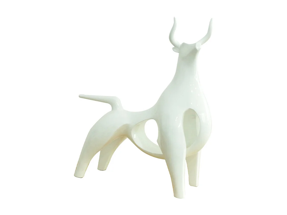 Statue taureau minimaliste en résine blanche laquée H50 cm - VALIENTE