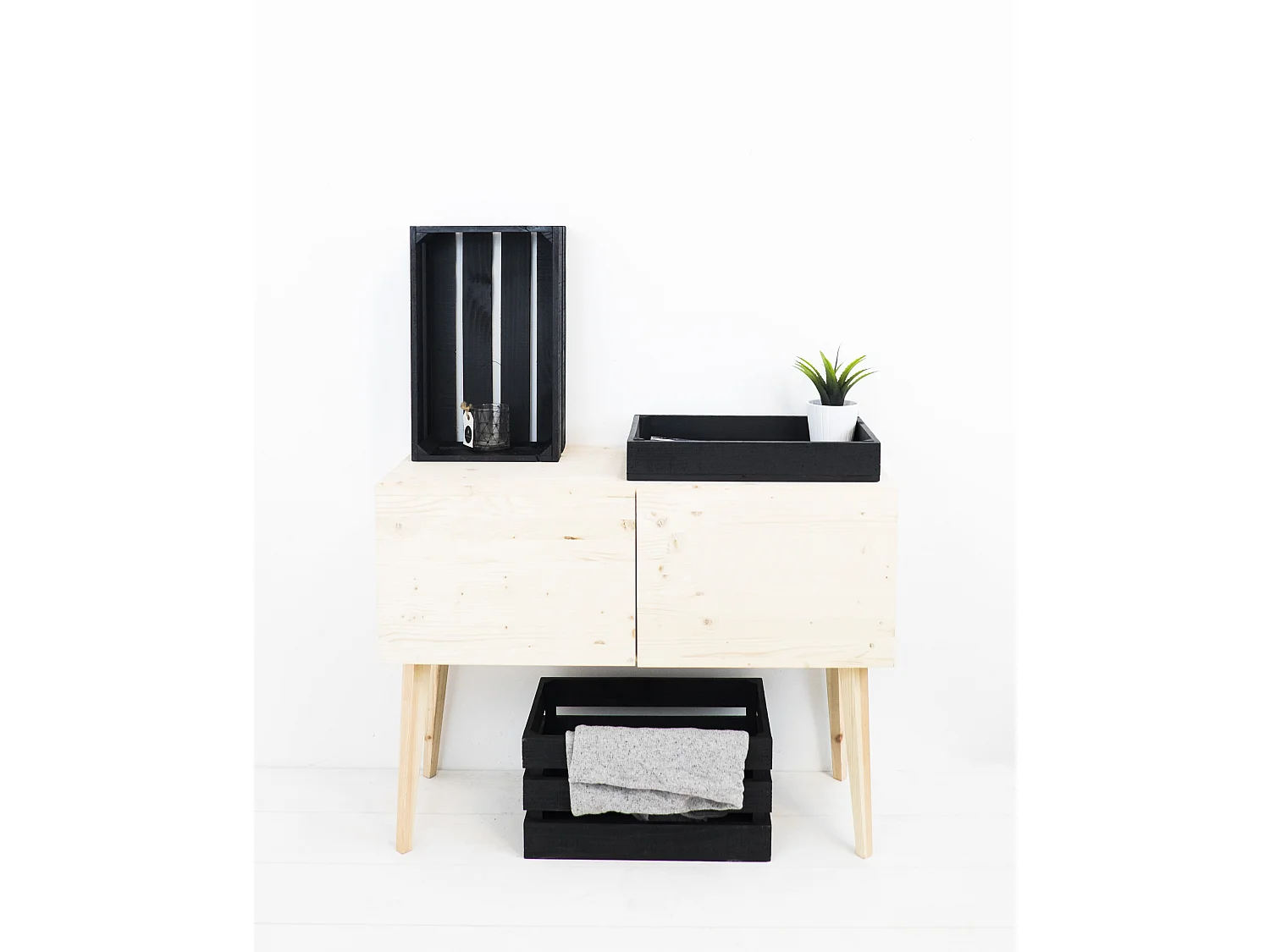 Caja de madera maciza en tono negro de 49x30,5x25,5cm - BOX - DECOWOOD