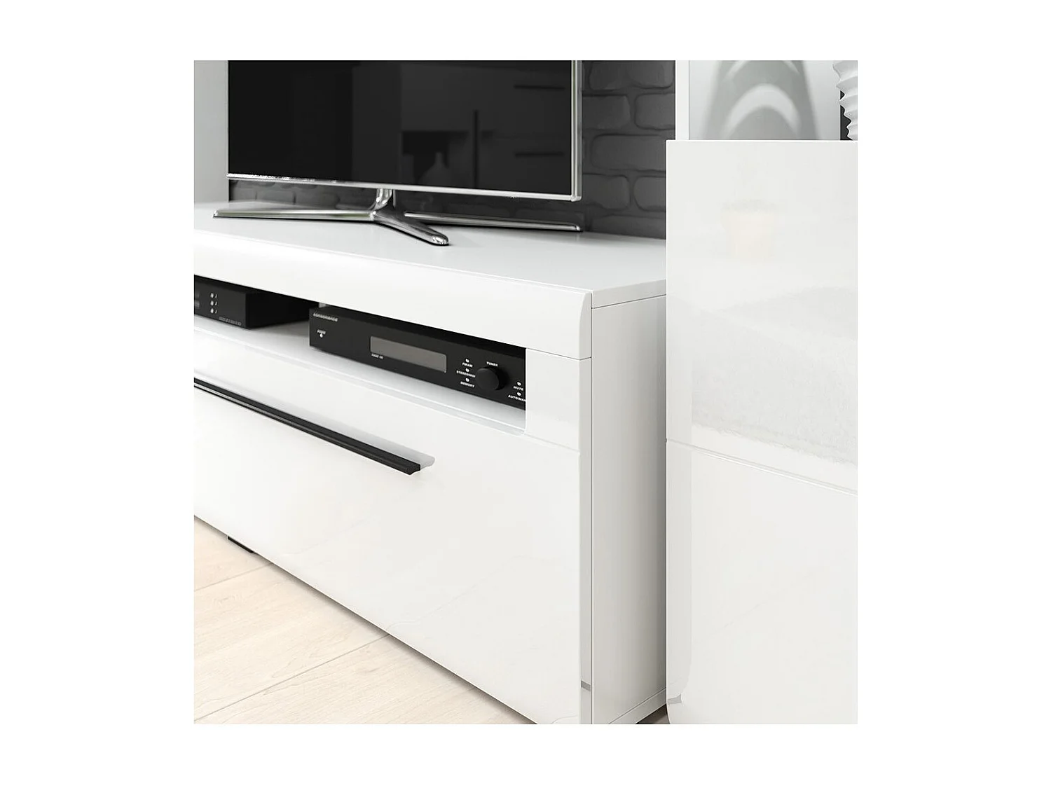 Meuble TV 140cm collection BREDA. Coloris blanc mat et blanc brillant. Style design.