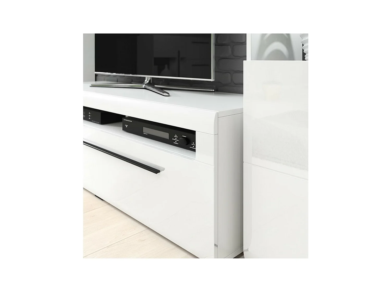 Móvel para TV XL 160cm coleção BREDA. Cores branco fosco e branco brilhante. Estilo design.