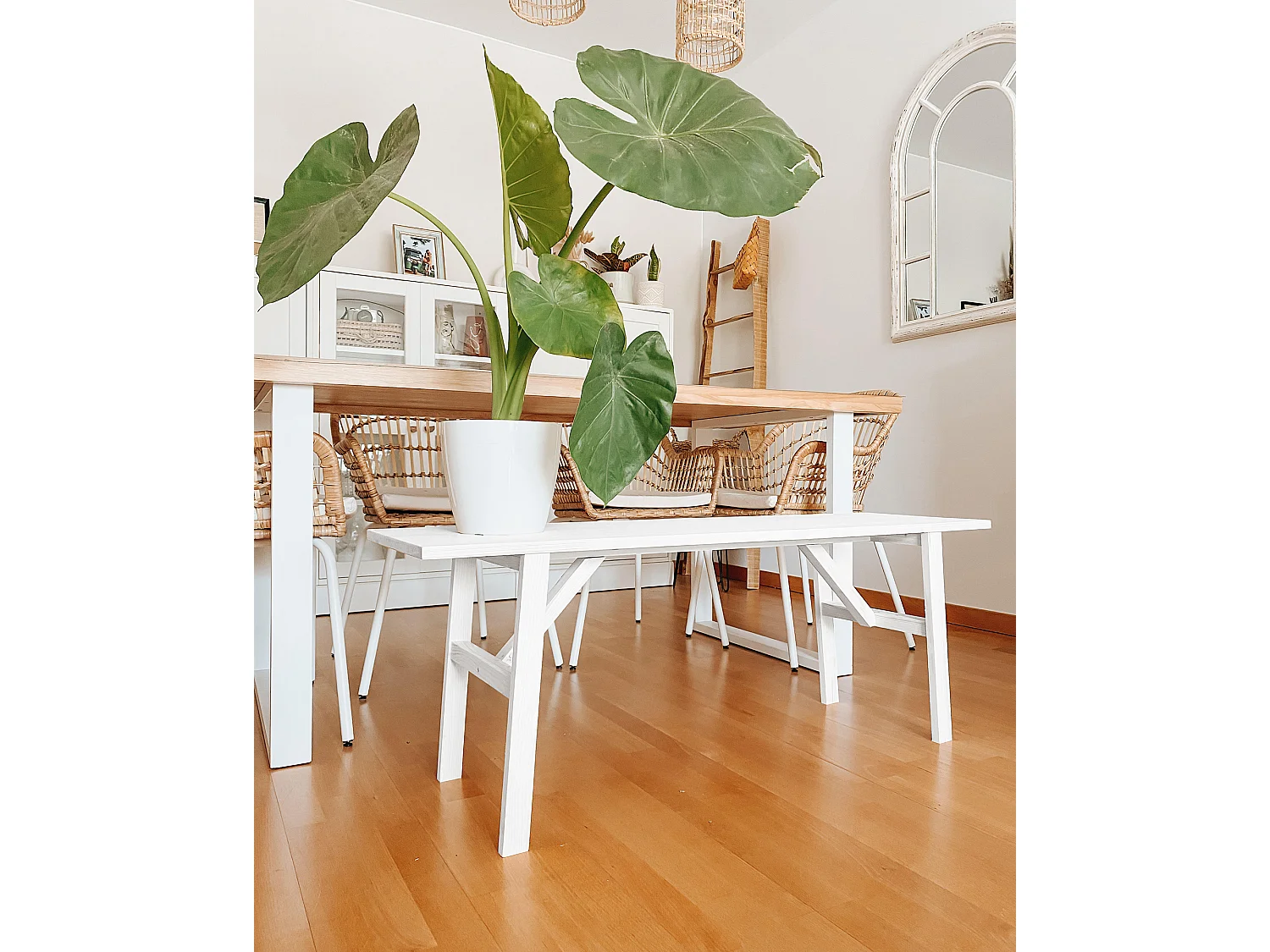 Banqueta de madera maciza en tono blanco de 120x45cm - SIEP - DECOWOOD