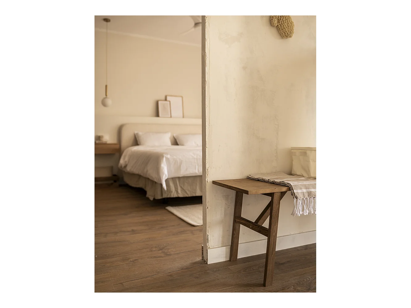 Banqueta de madera maciza en tono roble oscuro de 120x45cm - SIEP - DECOWOOD