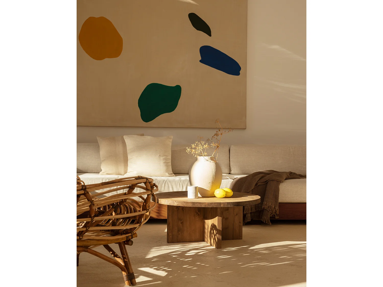 Tavolo basso rotondo in legno massello in tono marrone Ø80x33,2cm - TOKYO - DECOWOOD