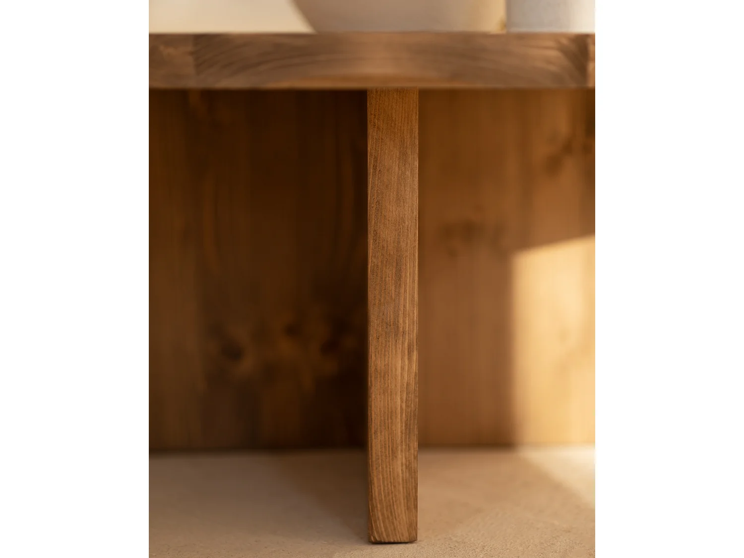 Tavolo basso rotondo in legno massello in tono marrone Ø80x33,2cm - TOKYO - DECOWOOD